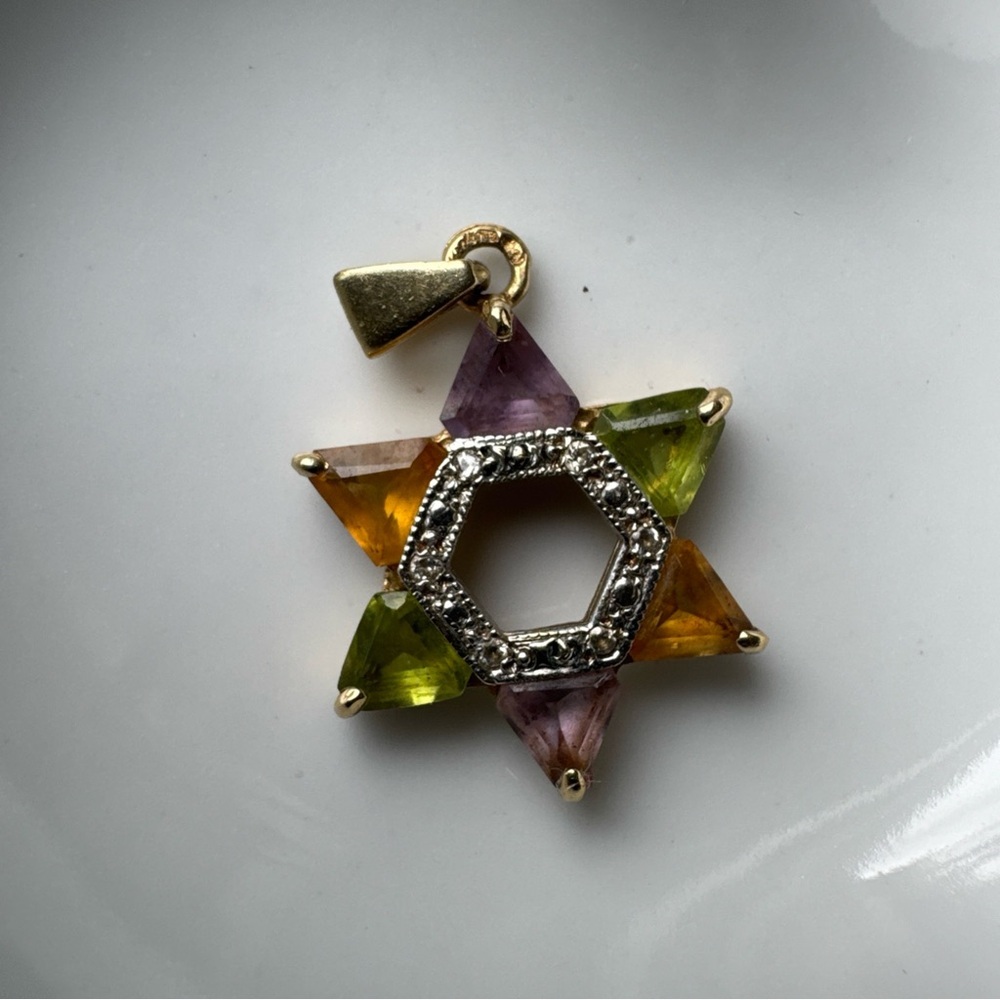 Elegant Gold Star Necklace with Multicolor Stones